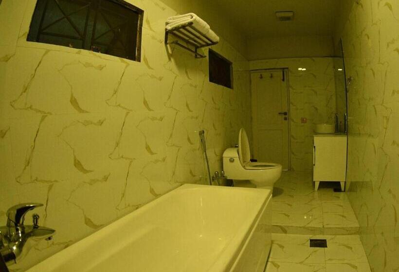 سوییت با چشم‌انداز کوه, Terrace Hills Resort