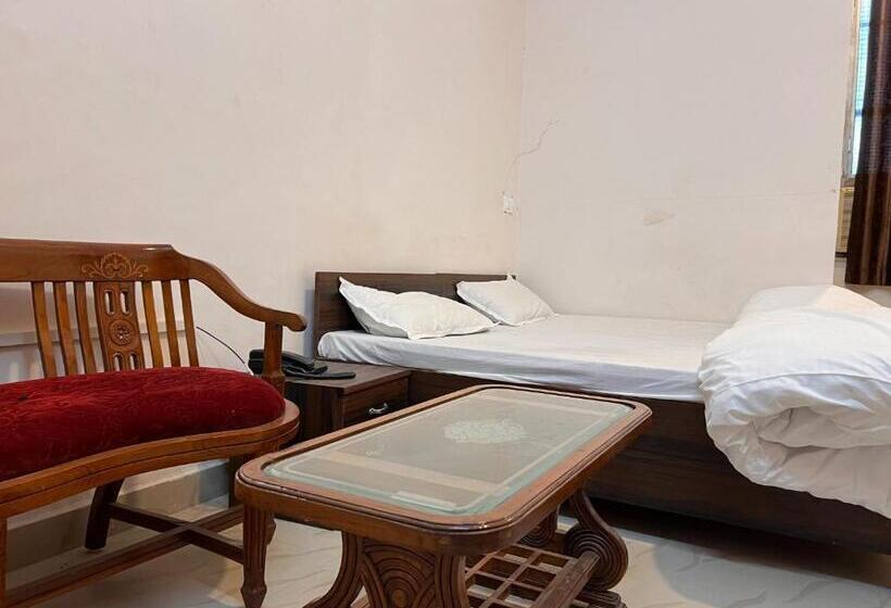 豪华房间, The Patel Stadium Hotel 1 Km From Bus Stand And 2 Km From Railway Station
