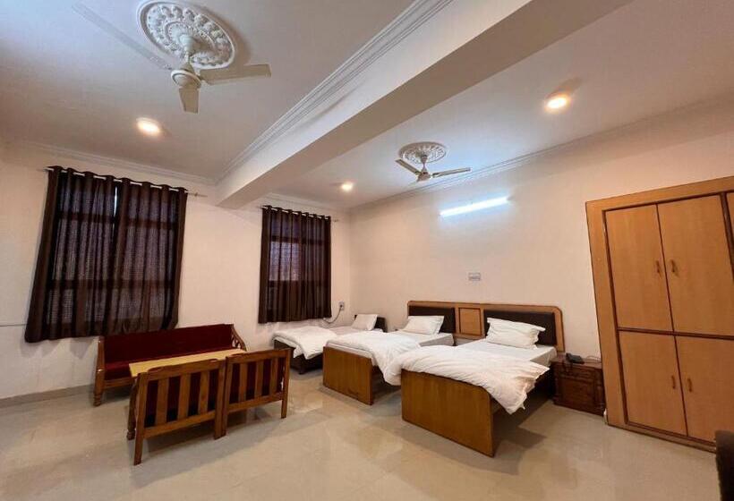 带大床的豪华间, The Patel Stadium Hotel 1 Km From Bus Stand And 2 Km From Railway Station