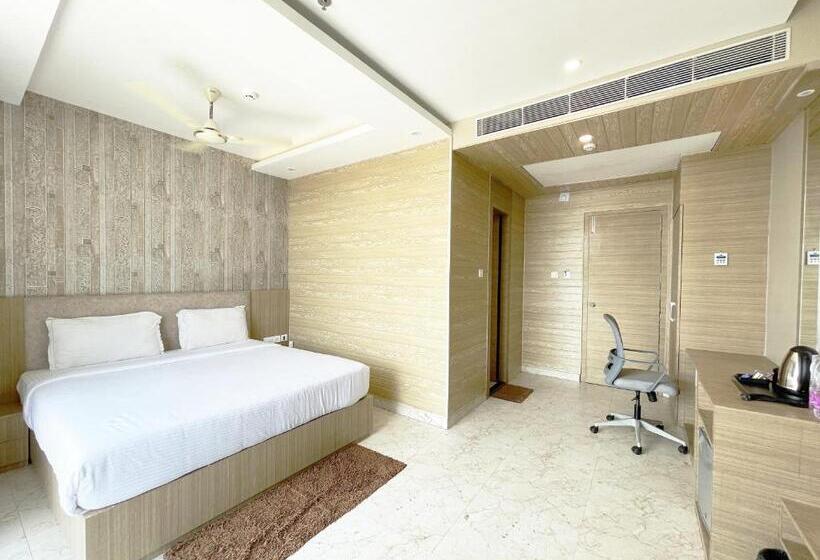 اتاق لوکس سه تخته, Tbs ! Puri All Rooms Sea View Fully Air Conditioned Hotel With Lift And Parking Facility Breakfast I