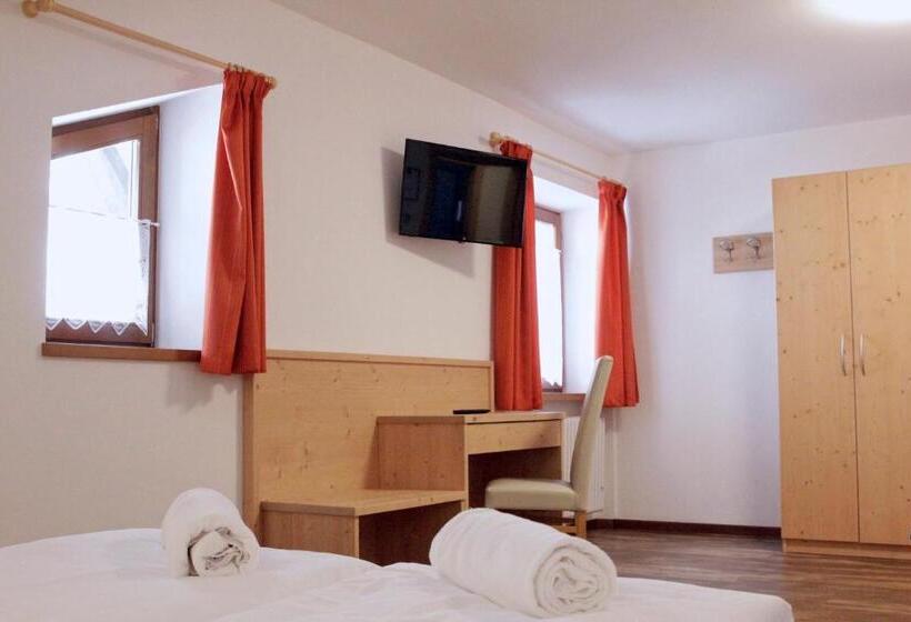 四人标准间, Ski Lodge Pampeago