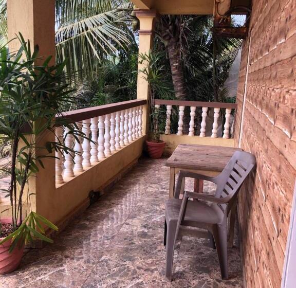 Номер Стандарт с Балконом, Thomas Beach Guesthouse