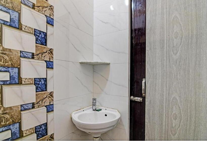 标准间, Oyo Nirmal Guest House
