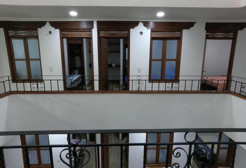 Номер Стандарт, Colonial