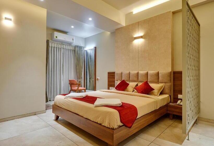 Номер Deluxe, Swamini Kolhapur