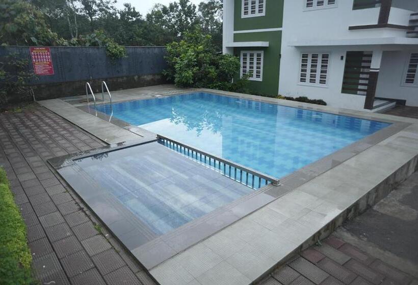 스탠다드 룸, Luxe Hotel   Rooms & Villas Wayanad