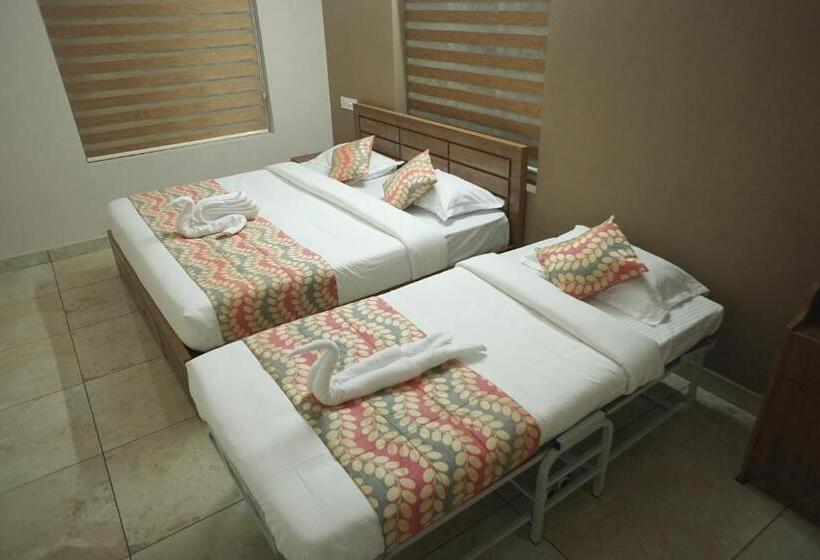디럭스 트리플 룸, Luxe Hotel   Rooms & Villas Wayanad