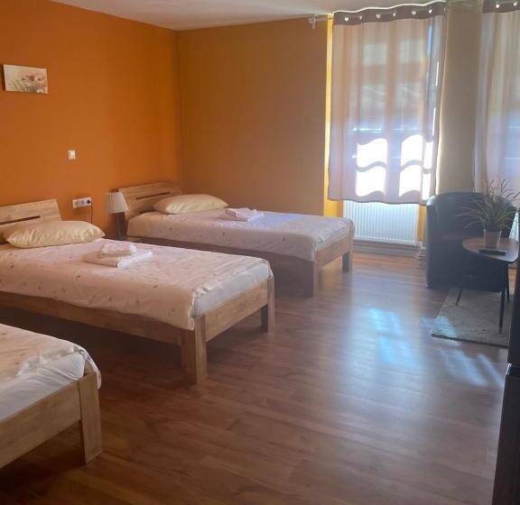 スタンダードトリプルルーム, Gästezimmer An Der Stadtmauer