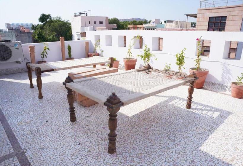 带大床的标准间, Marwar House