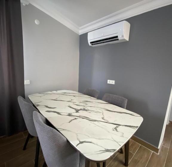 آپارتمان 1 خوابه, Pomruj Suites