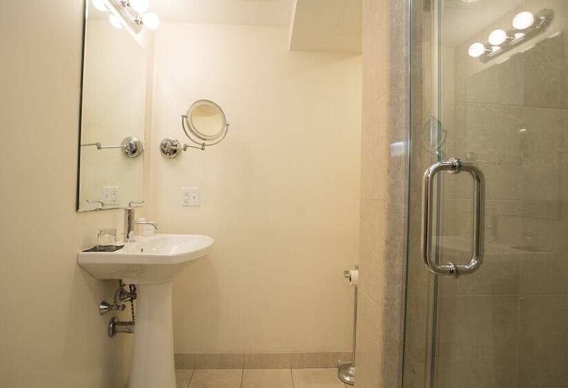 Escritório Estándar, Bricco Suites