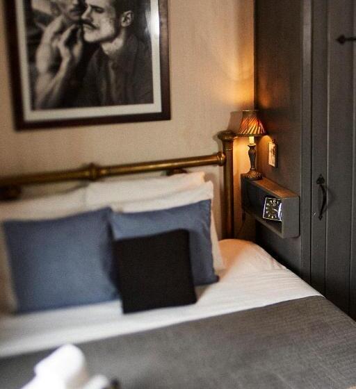 스탠다드 룸 공동 욕실, Crew S Quarters Boarding House   Caters To Men