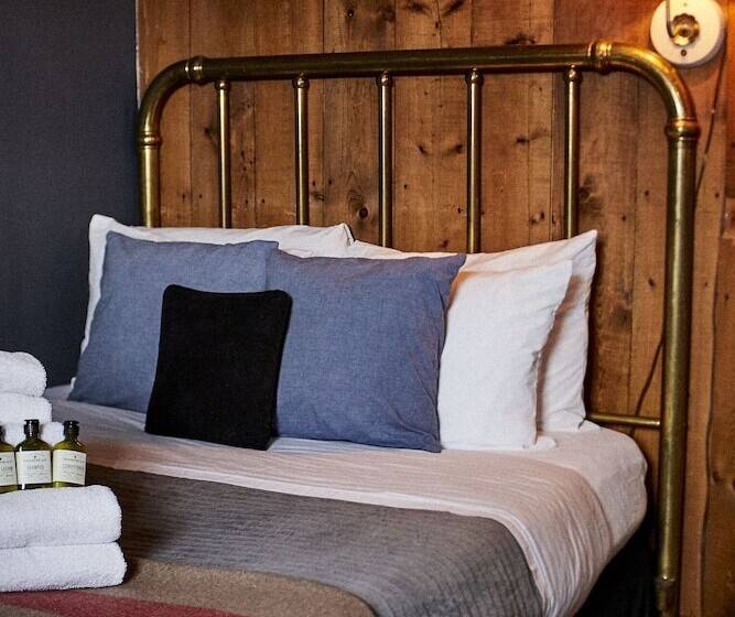 스탠다드 룸 공동 욕실, Crew S Quarters Boarding House   Caters To Men