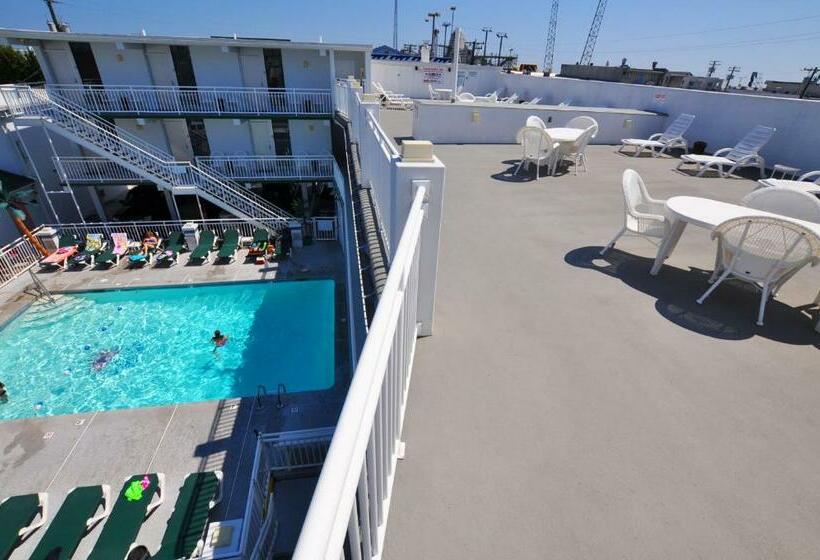Номер Стандарт с Балконом, Riviera Resort & Suites
