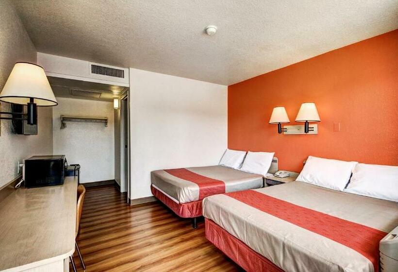 四人豪华间, Motel 6 Wells