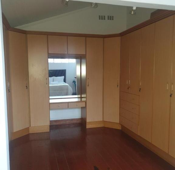 패밀리 룸, Hkm Guest House