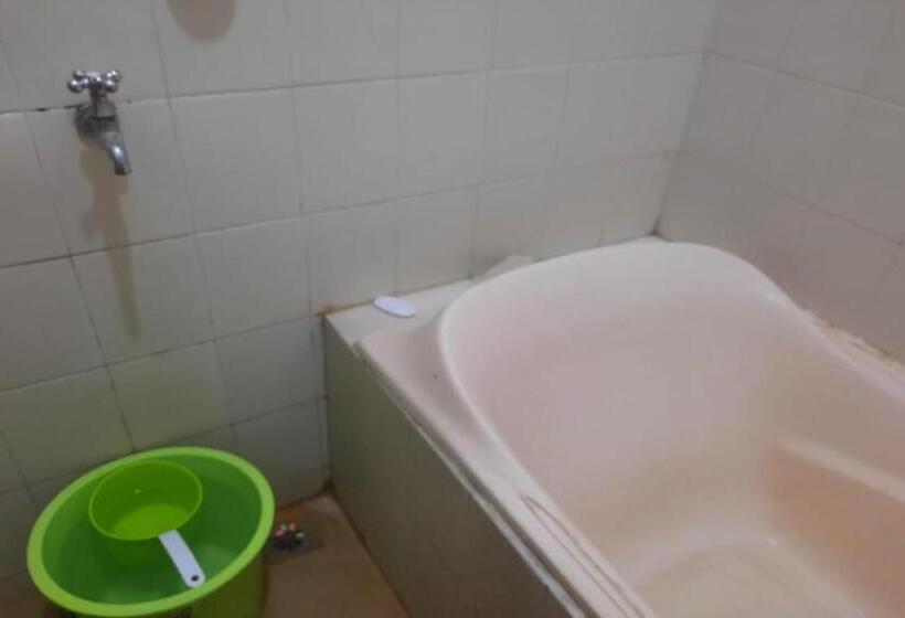 Номер Стандарт, Oyo Life 93160 Kost Jenny Karawang
