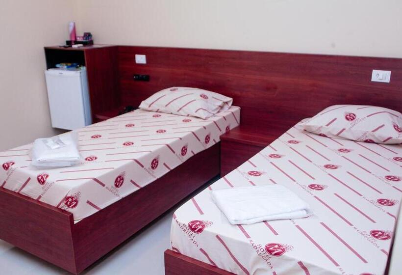 Номер Стандарт, E Motel Madrugada