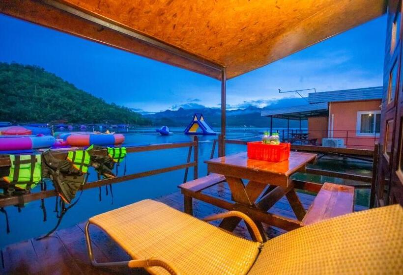 Четырехместный Номер Стандарт, เดอะวอเตอร์ปาร์ครีสอร์ท  The Water Park Resort