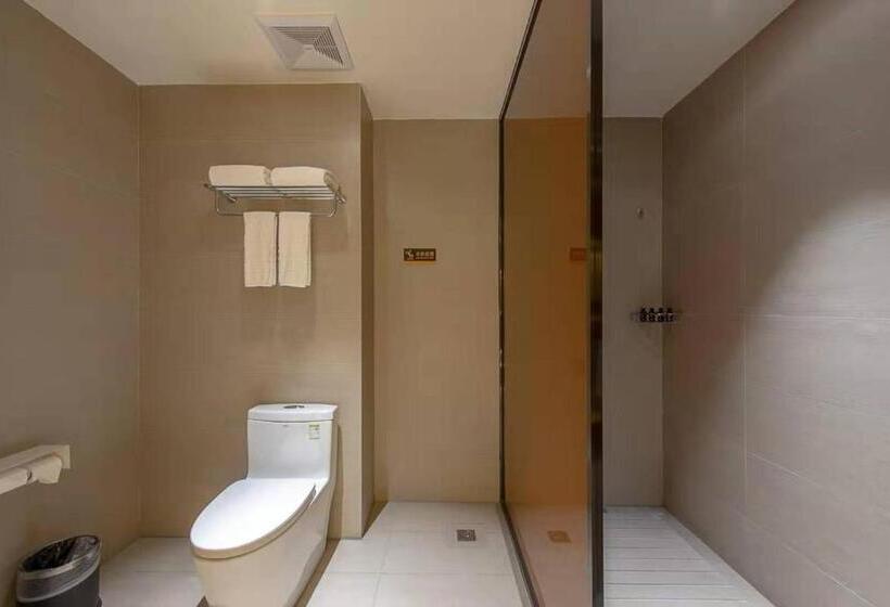 Номер Superior, Dingwang Hotel   Guangzhou High Speed Rail South Railway Station Chencun Metro Station