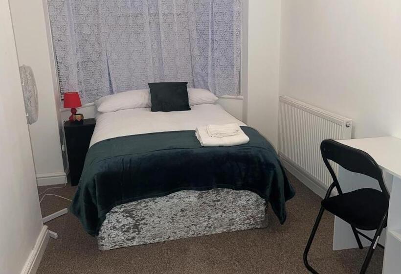 اتاق استاندارد, The Coral Guest House 1 Fratton Park Portsmouth