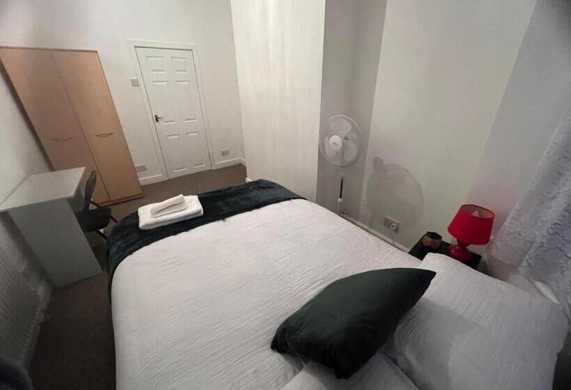 اتاق استاندارد, The Coral Guest House 1 Fratton Park Portsmouth