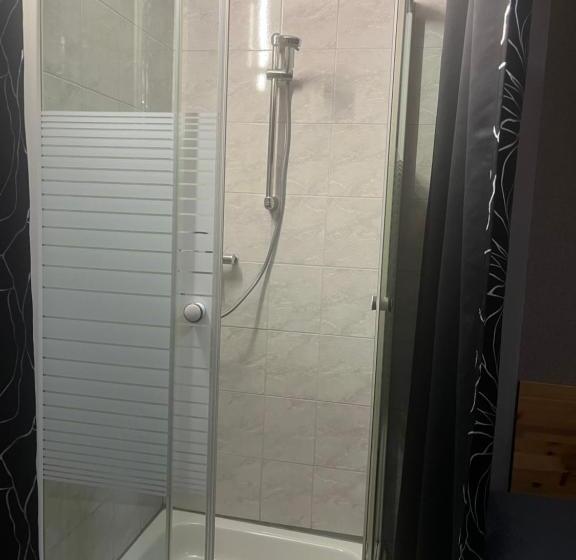 اتاق اکونومی, Hipokratios 3 Zimmer Mit Gemeinschaft Wc