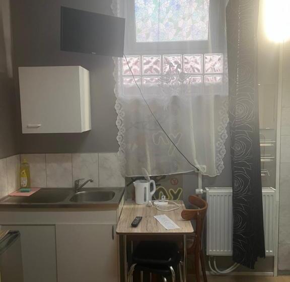 اتاق اکونومی, Hipokratios 3 Zimmer Mit Gemeinschaft Wc