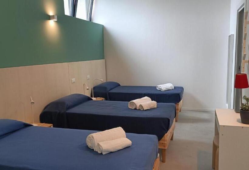 Номер Стандарт Трехместный, Bed & Bike Hostel