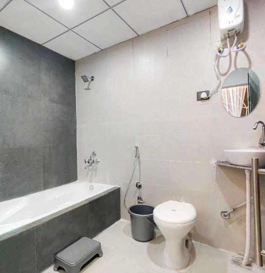 三人经典房间, Flagship Gray Rooms