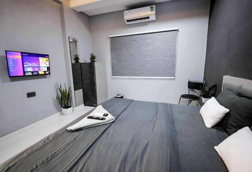 三人经典房间, Flagship Gray Rooms