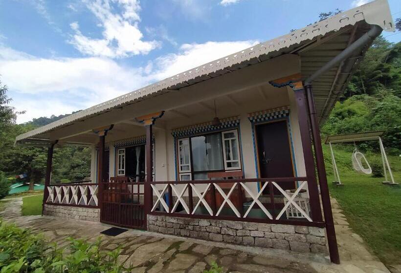 小室, The Nettle And Fern Farmstay