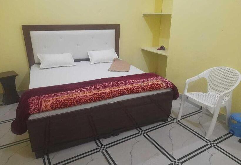 Трехместный Номер Классика, Oyo Hotel Signature Inn