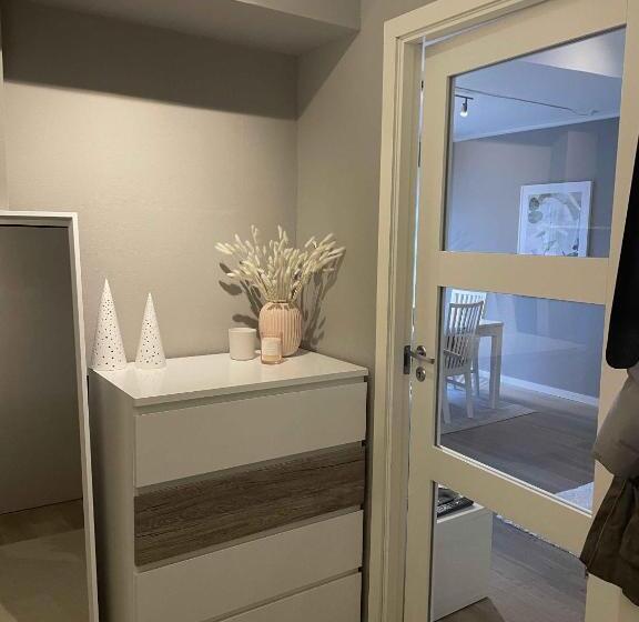 标准三人间, Room In Apartment   Apartment With One Bedrooms And Parking In The City Of Stavanger