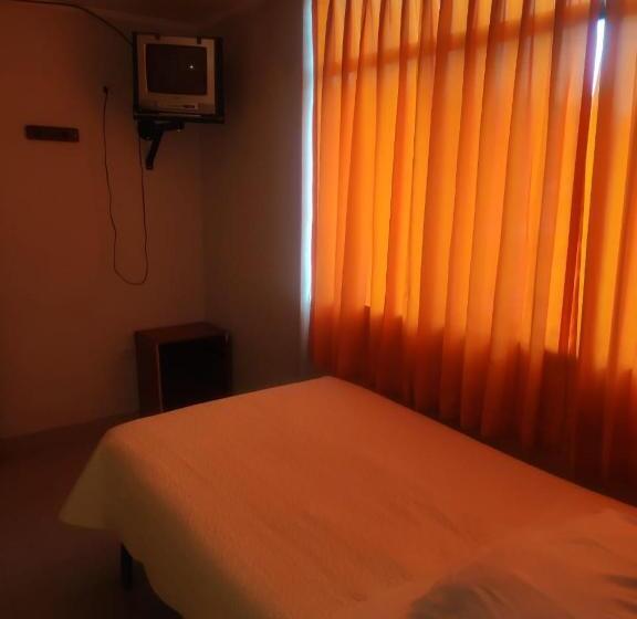 اتاق استاندارد یک نفره, Hospedaje El Pino