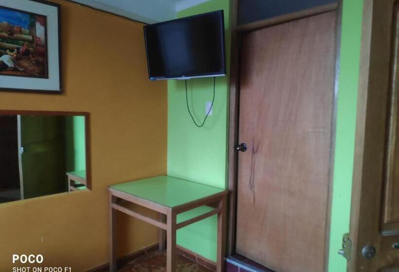 اتاق لوکس, Hospedaje El Pino
