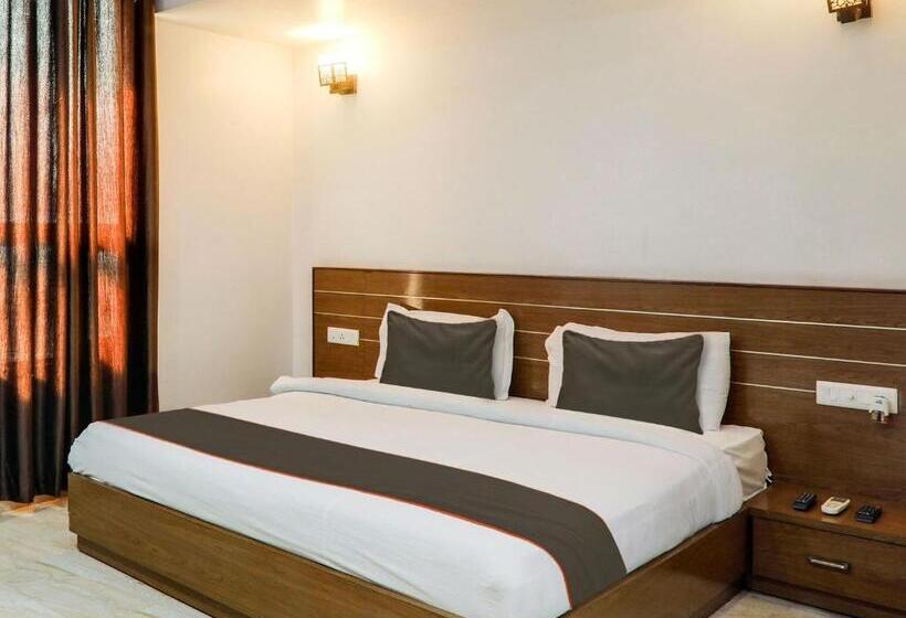 Трехместный Номер Классика, Collection O Hotel Diamond Plaza