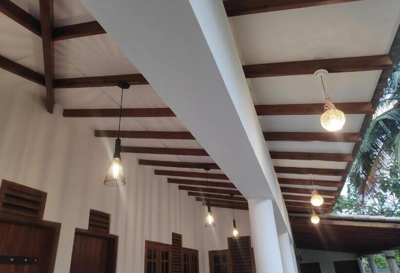 Номер Стандарт, Cinnamon House