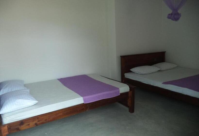 Трехместный Номер Стандарт с Балконом, My Place Guest House
