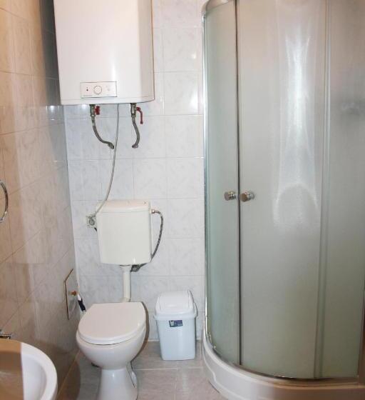 Casa 1 Quarto, Dolyna Gir