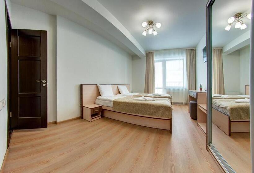 Quarto Estandar com Sacada, Dolyna Gir