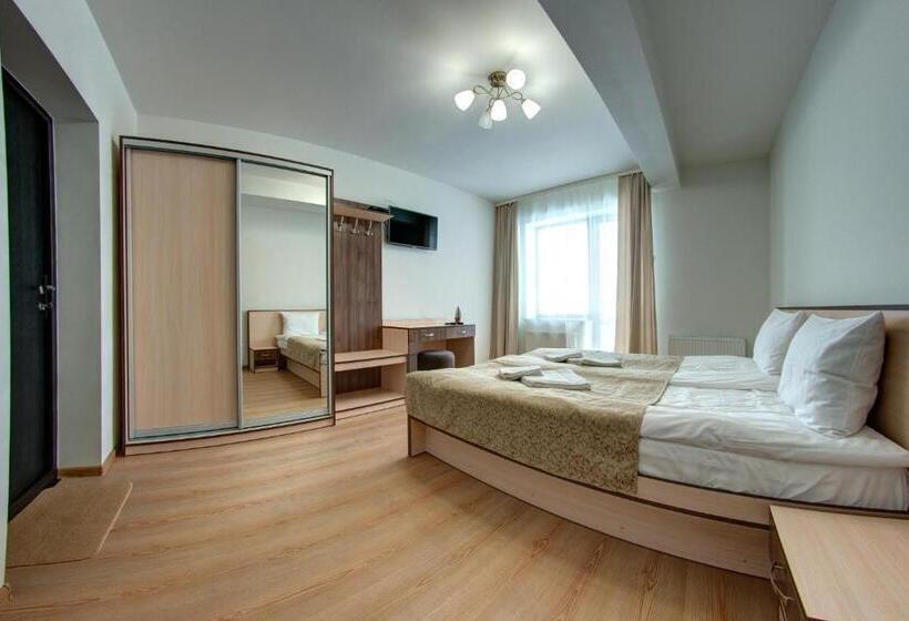 Quarto Estandar com Sacada, Dolyna Gir