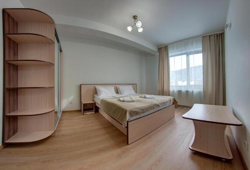 Quarto Familiar, Dolyna Gir