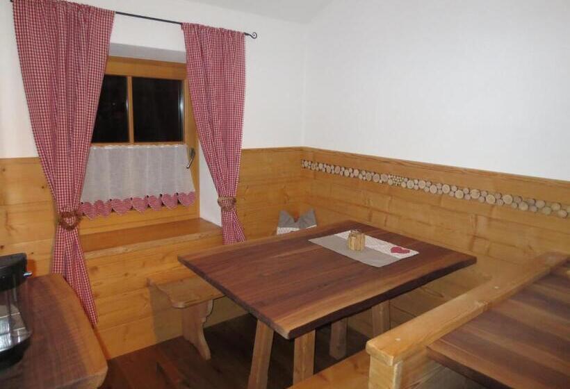 带2个卧室的公寓, Oberschlichterhof