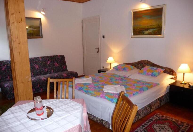 اتاق استاندارد چهارنفره با سرویس بهداشتی مشترک, Oleander B&b