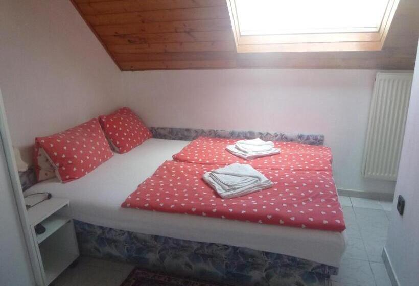 اتاق استاندارد با سرویس بهداشتی مشترک, Oleander B&b