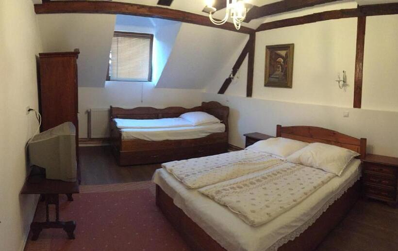 اتاق استاندارد سه نفره, Casa Bunicilor