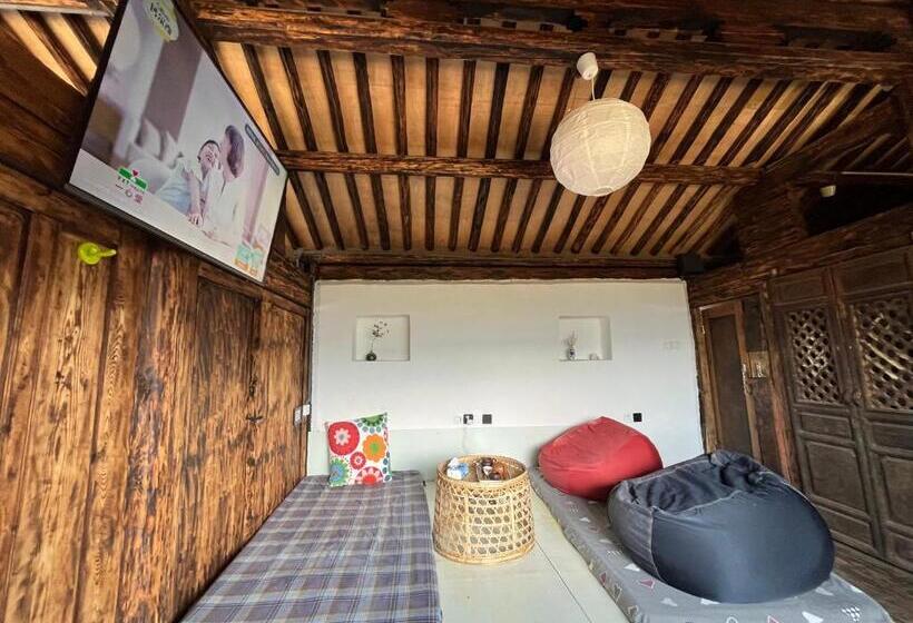 Люкс с Балконом, Up Air Guest House