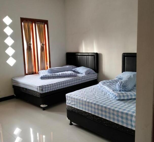 Номер Стандарт Трехместный, Bromo Seruni Astungkara Homestay