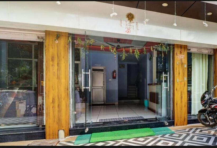 디럭스 룸, Shree Guest House